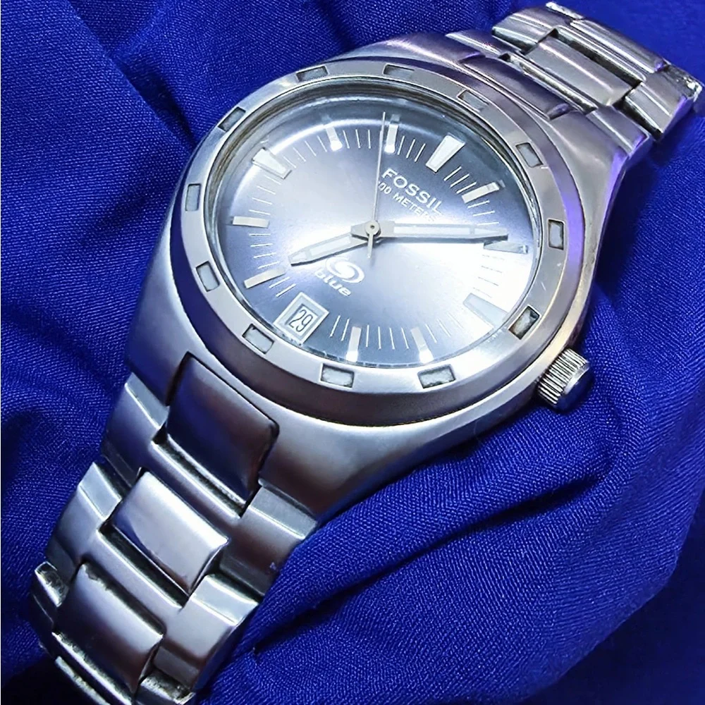 Fossil Blue Oval Diver's Mens Watch GUC Swiss Movement